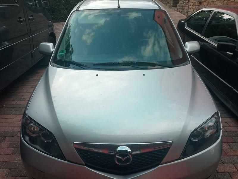 Silber Gebraucht 2006 Mazda 2 Limousine | 1.500 € (Guter Preis) - Bild 1/4