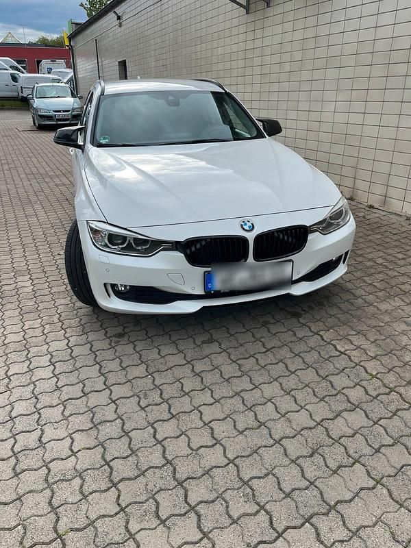 Weiß Gebraucht 2014 BMW 320 Kombi | 13.000 € (Fairer Preis) - Bild 1/4