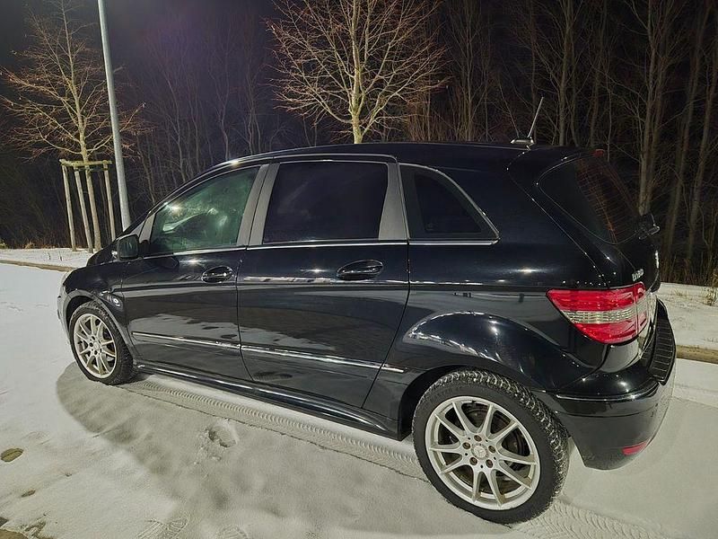 Gebraucht Mercedes B180 116 PS (85 kW) 2011 Schwarz Van / Kleinbus