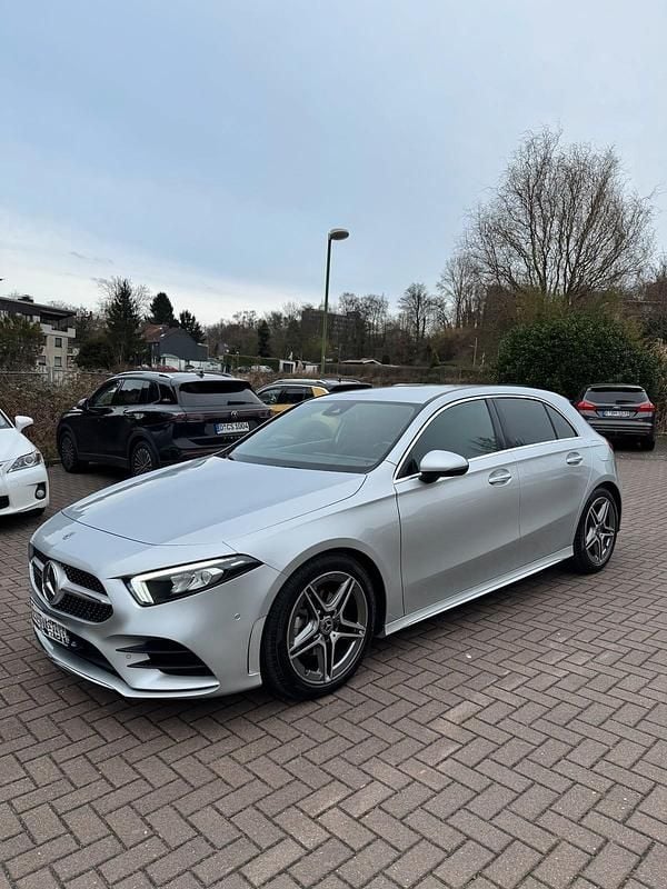 Gebraucht Mercedes A180 AMG line 136 PS (100 kW) 2022 Silber Limousine