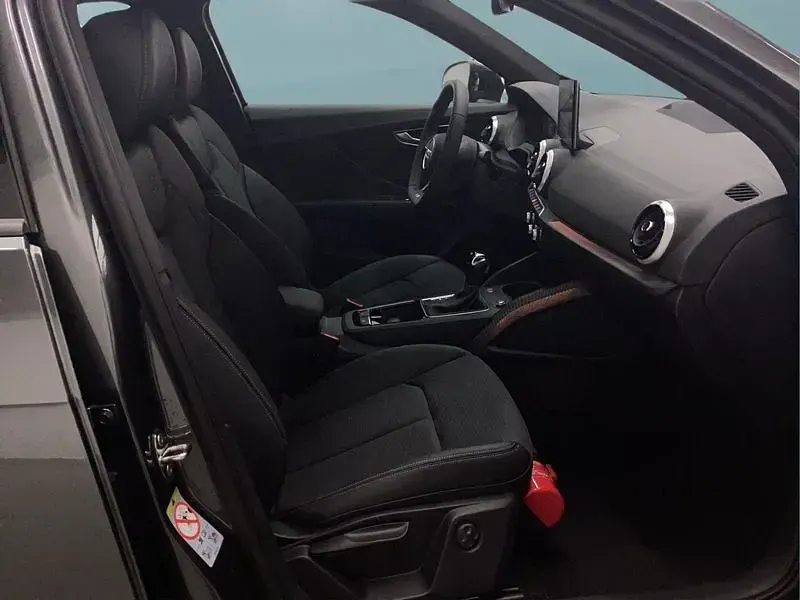 Neu Audi Q2 S-Line 150 PS (110 kW) 2025 Grau SUV