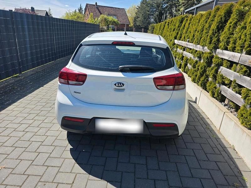 Usata Kia Rio 84 CV (61 kW) 2017 Bianco Station wagon