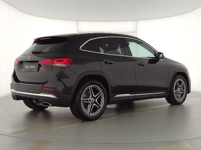 Kosmosschwarz metalliclack Gebraucht 2021 Mercedes GLA250 AMG SUV | 38.400 € (Fairer Preis) - Bild 1/4