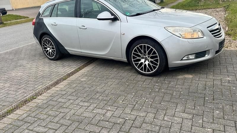 Usado Opel Insignia 136 HP (100 kW) 2010 Prateado Carrinha