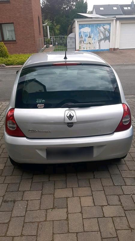 Gebraucht Renault Clio II Campus 58 PS (42 kW) 2007 Silber Kleinwagen