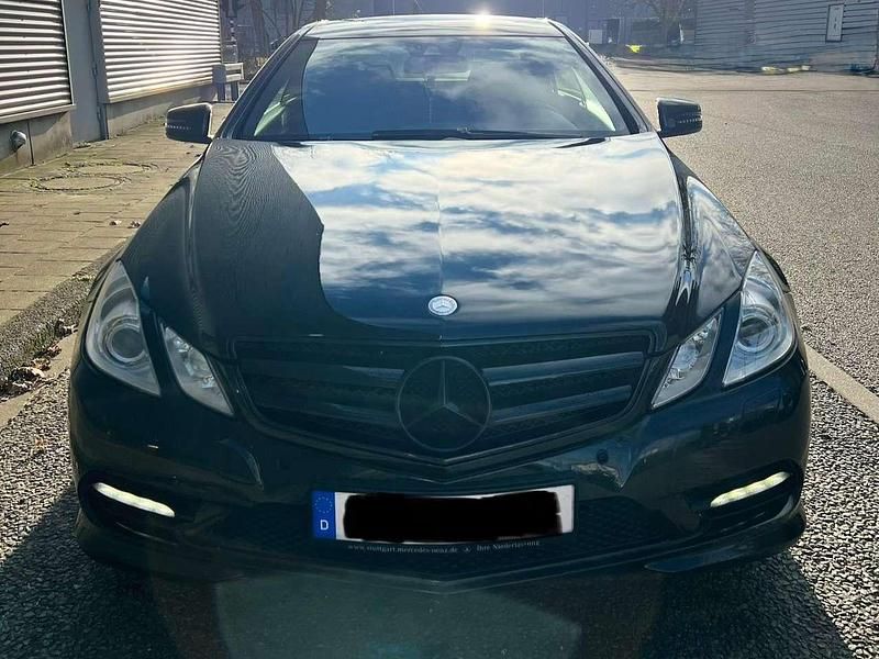 Gebraucht Mercedes E350 Avantgarde 265 PS (194 kW) 2011 Schwarz Coupé