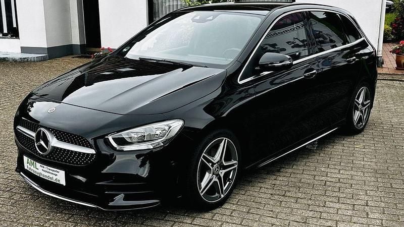Schwarz Gebraucht 2022 Mercedes B180 Avantgarde Van / Kleinbus | 23.300 € (Guter Preis) - Bild 1/4