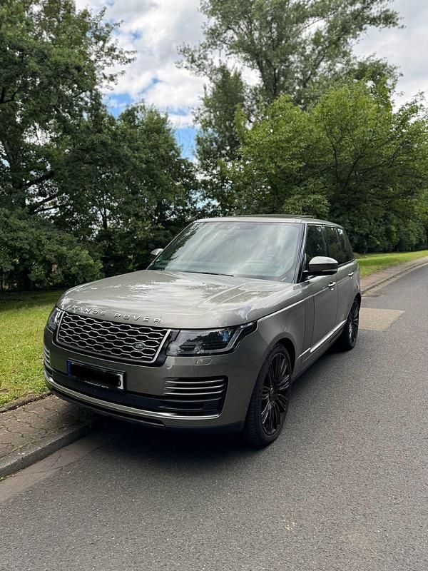 Grau Gebraucht 2018 Land Rover Range Rover Autobiography SUV | 62.500 € - Bild 1/4