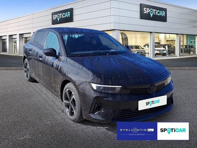 Gebraucht Opel Astra 131 PS (96 kW) 2024 Schwarz Limousine