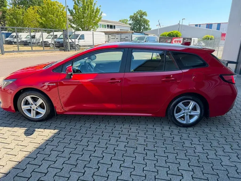 Gebraucht Toyota Corolla Hybrid Comfort 98 PS (72 kW) 2019 Rot Limousine
