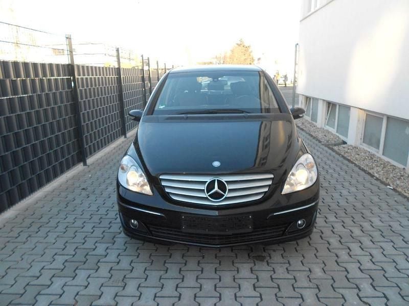 Schwarz Gebraucht 2006 Mercedes 170 Limousine | 1.600 € - Bild 1/4