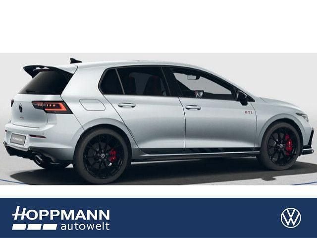 Silber (oyster silver metallic) Neu 2025 VW Golf VIII GTI Clubsport Limousine | 53.800 € - Bild 1/1