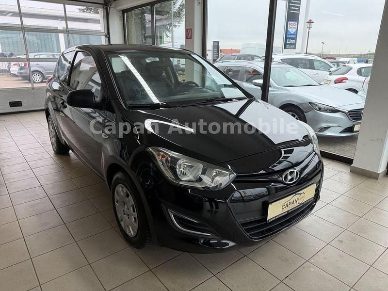 Schwarz Gebraucht 2015 Hyundai i20 Edition Limousine | 4.999 € (Guter Preis) - Bild 1/4