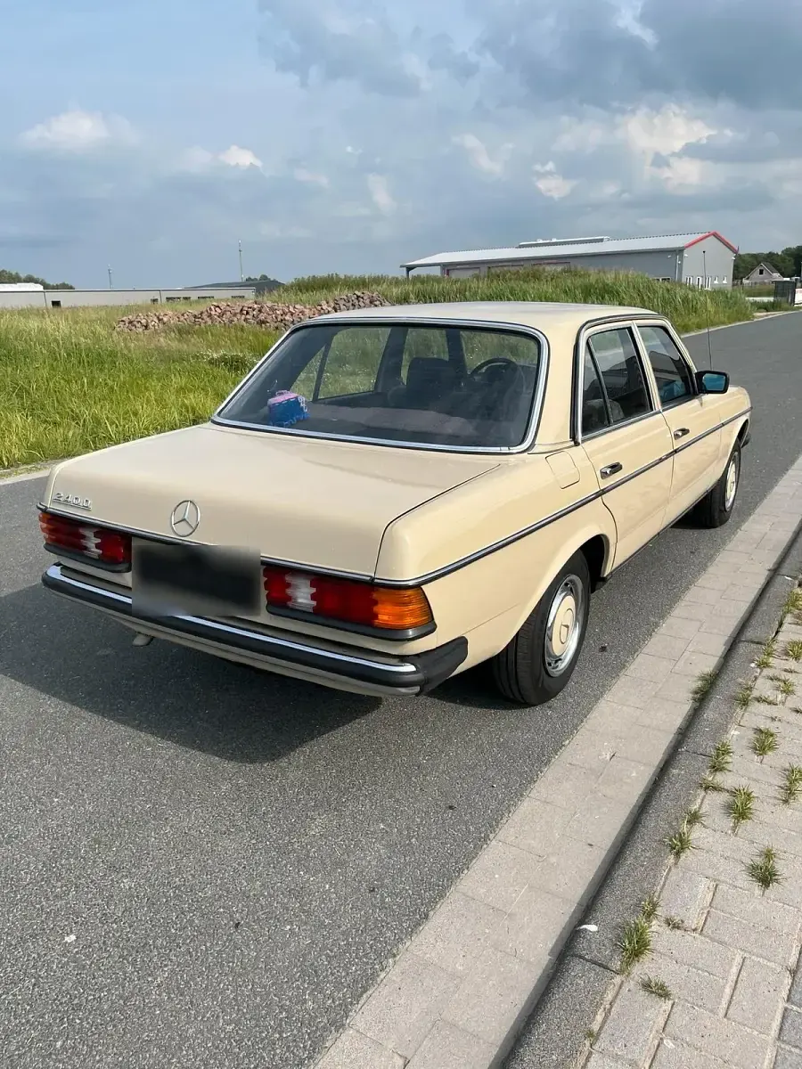 Gebraucht Mercedes 240 72 PS (52 kW) 1984 Limousine