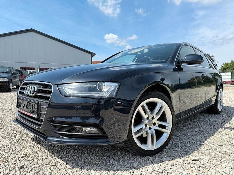 Blau Gebraucht 2013 Audi A4 Comfort Kombi | 13.299 € (Fairer Preis) - Bild 1/4