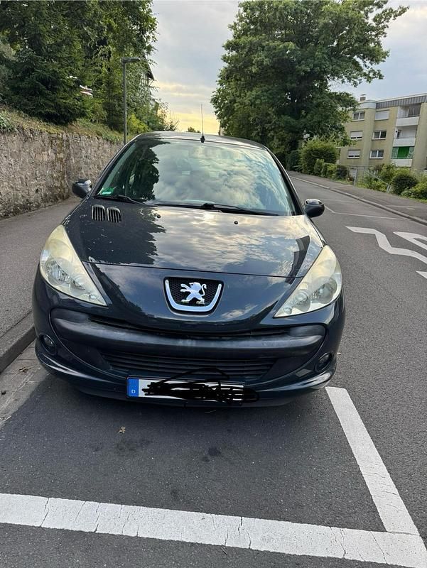 Grau Gebraucht 2009 Peugeot 206+ Kleinwagen | 2.500 € - Bild 1/4