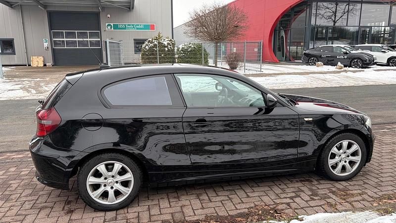 Gebraucht BMW 116 116 PS (85 kW) 2010 Schwarz Kleinwagen