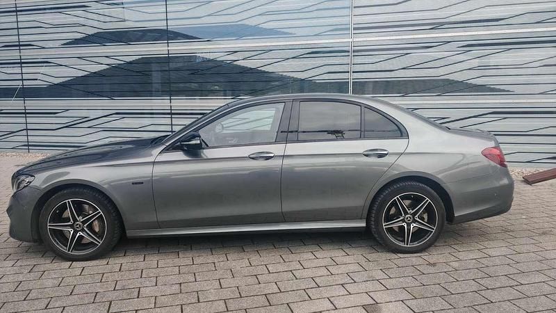 Selenitgrau metalliclack Gebraucht 2020 Mercedes E300 AMG line Limousine | 25.500 € (Fairer Preis) - Bild 1/4