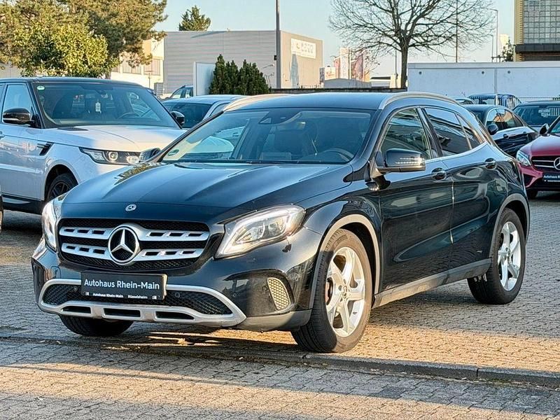 Gebraucht Mercedes GLA180 122 PS (89 kW) 2019 Nachtschwarz SUV