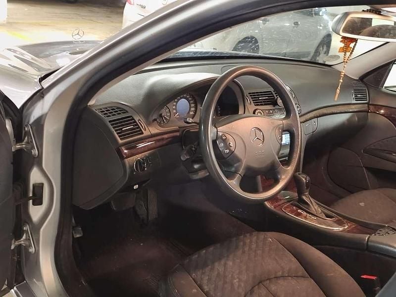 Gebraucht Mercedes E200 122 PS (89 kW) 2005 Grau Limousine