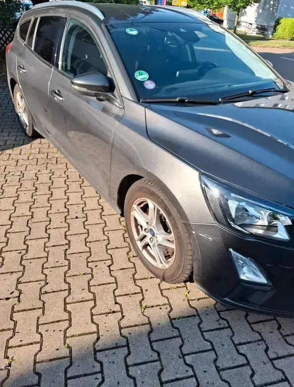 Gebraucht Ford Focus Trend 125 PS (91 kW) 2020 Grau Limousine