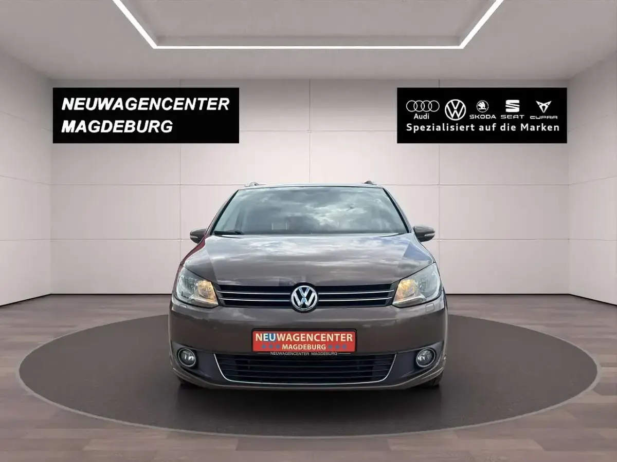 Gebraucht VW Touran Highline 140 PS (102 kW) 2010 Braun Van / Kleinbus