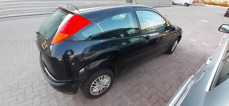 Gebraucht Ford Focus 75 PS (55 kW) 2002 Schwarz Kleinwagen