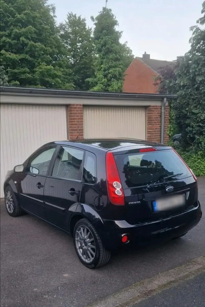 Gebraucht Ford Fiesta 69 PS (50 kW) 2007 Schwarz Kleinwagen