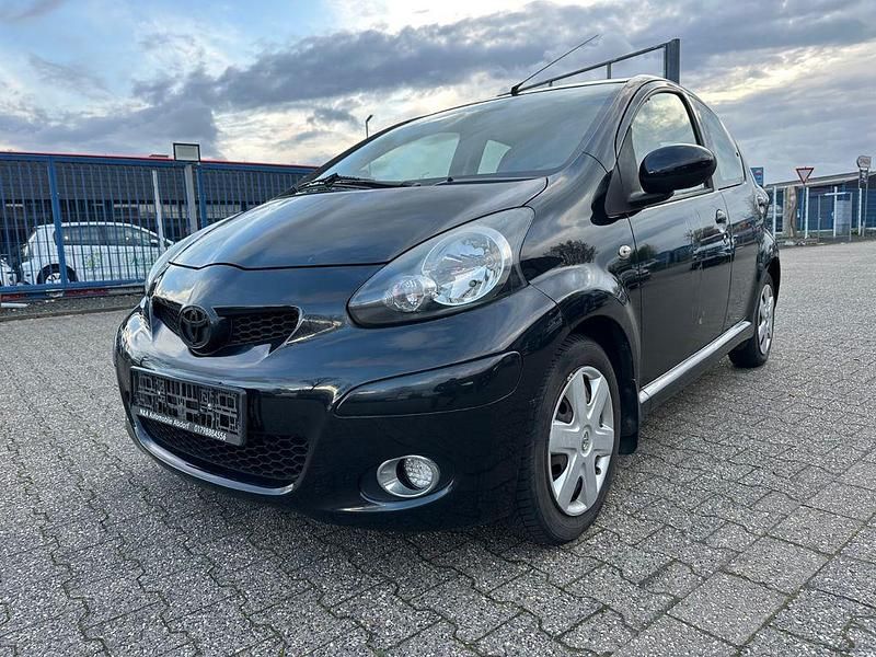 Gebraucht Toyota Aygo Basis 68 PS (50 kW) 2010 Schwarz Kleinwagen