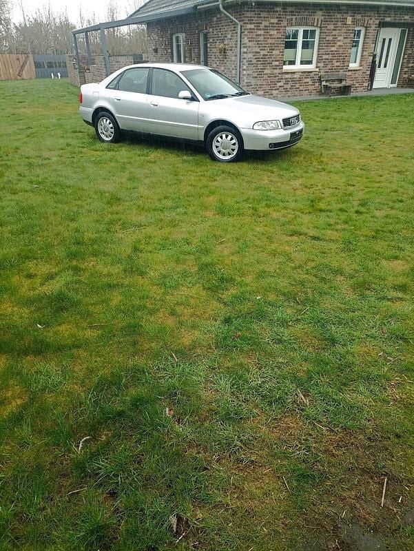 Gebraucht Audi A4 100 PS (73 kW) 2000 Silber Limousine