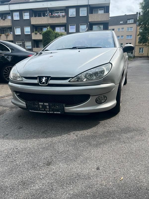 Silber Gebraucht 2006 Peugeot 206 CC Cabrio | 1.700 € (Fairer Preis) - Bild 1/4