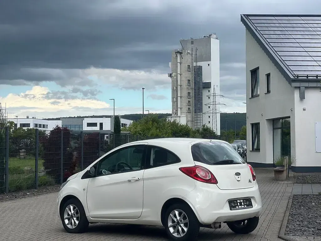 Gebraucht Ford Ka Champions Edition 69 PS (50 kW) 2014 Weiß Kleinwagen
