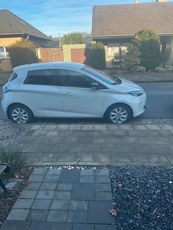 Weiß Gebraucht 2014 Renault Zoe Kleinwagen | 6.990 € (Fairer Preis) - Bild 1/4