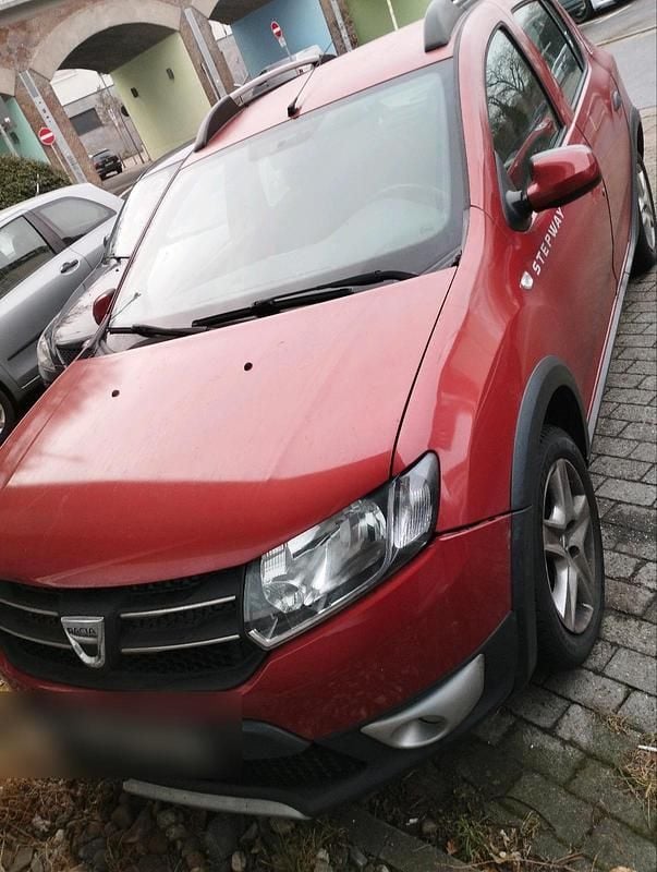 Rot Gebraucht 2015 Dacia Sandero Stepway Limousine | 3.950 € (Superpreis) - Bild 1/4
