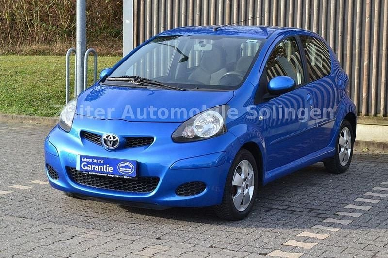 Gebraucht Toyota Aygo 68 PS (50 kW) 2010 Blau Kleinwagen