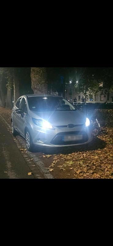 Gebraucht Ford Fiesta 65 PS (47 kW) 2010 Silber Kleinwagen