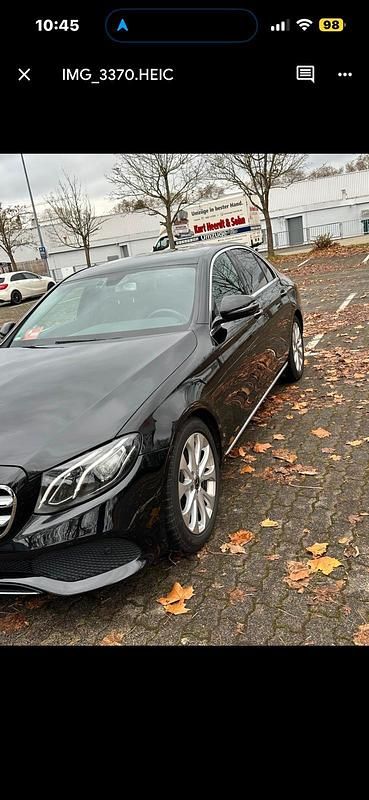 Schwarz Gebraucht 2018 Mercedes E200 Limousine | 22.900 € (Guter Preis) - Bild 1/4