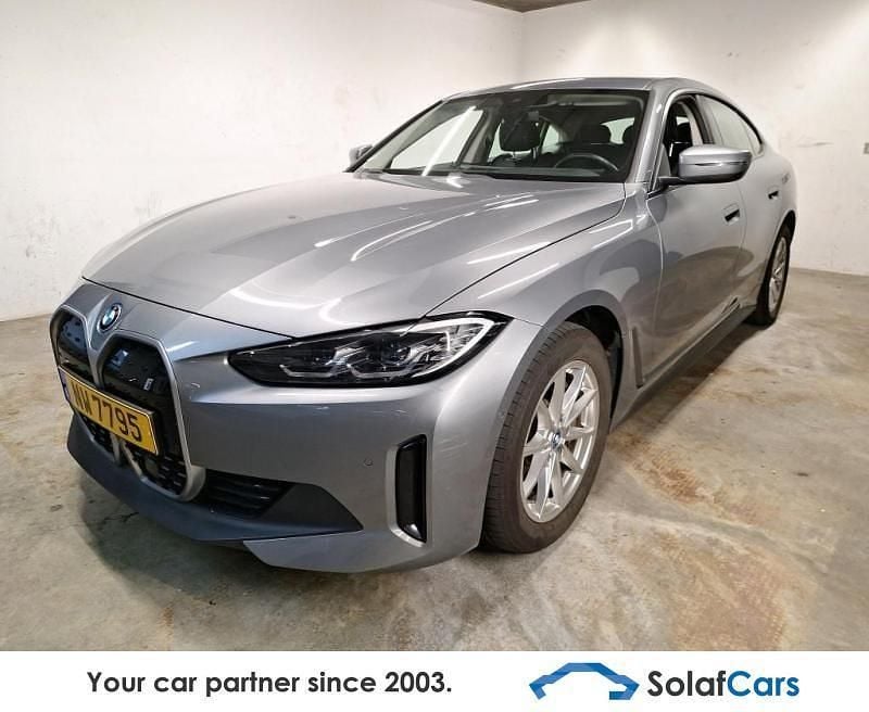 Grau Gebraucht 2022 BMW i4 Sport Line Limousine | 33.275 € (Superpreis) - Bild 1/4