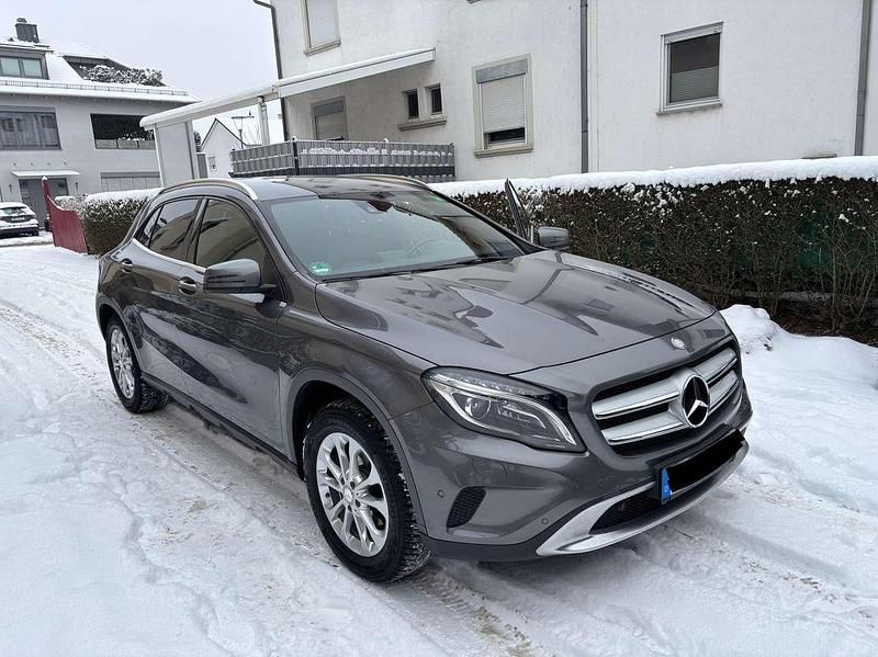Gebraucht Mercedes GLA200 156 PS (114 kW) 2015 Grau SUV