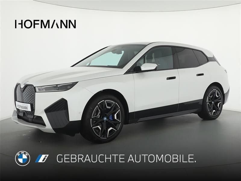 Mineralweiß metallic Gebraucht 2023 BMW iX Sport Line SUV | 52.890 € (Fairer Preis) - Bild 1/2