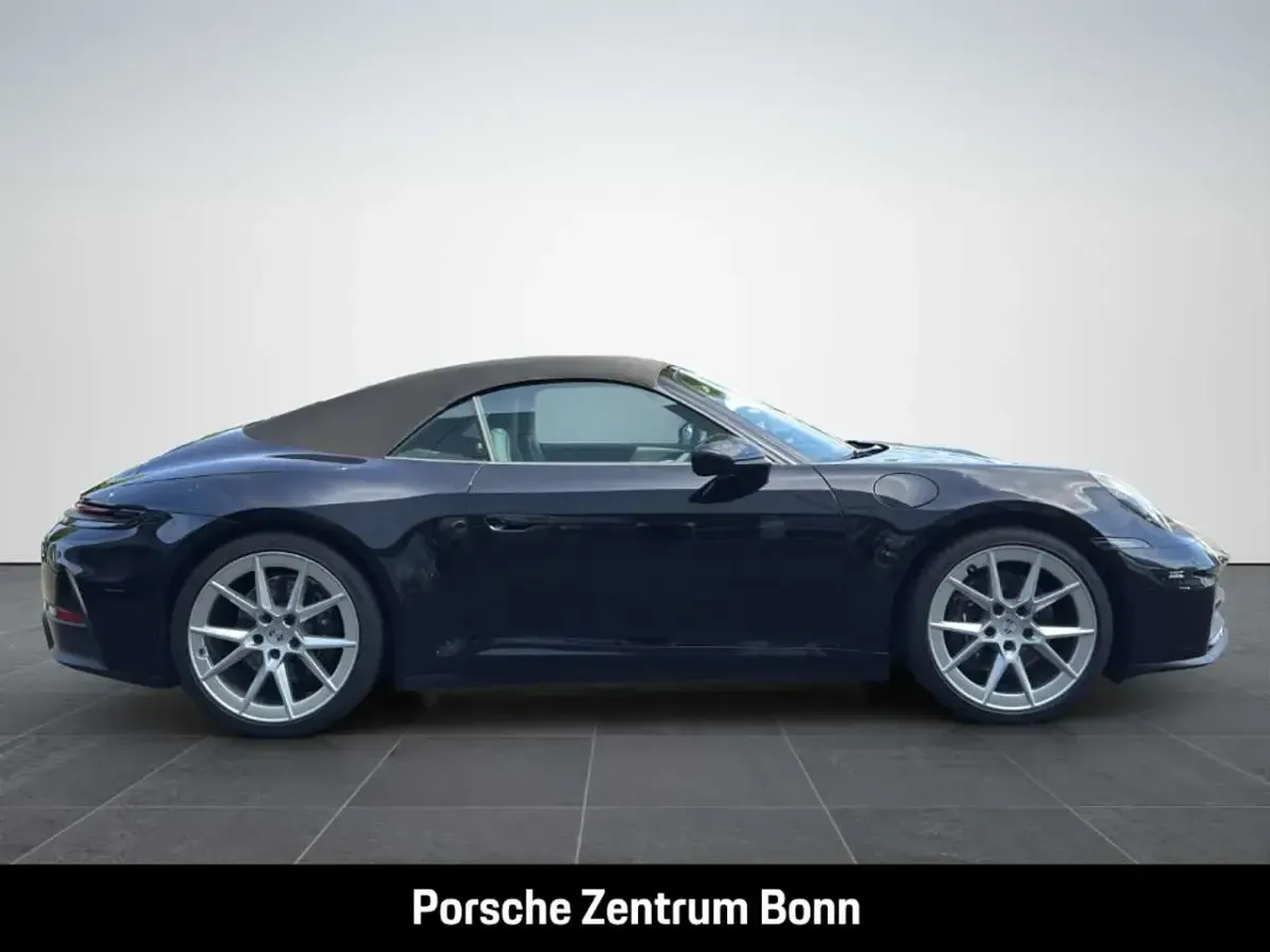 Gebraucht Porsche 911 Carrera Cabriolet 394 PS (289 kW) 2025 Tiefschwarzmetallic Cabrio