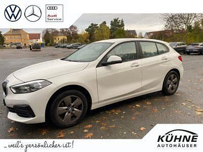 Weiß Gebraucht 2023 BMW 118 Advantage Kleinwagen | 21.980 € (Fairer Preis) - Bild 1/4