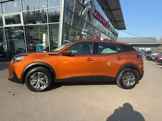 Gebraucht Peugeot e-2008 Active 100 kW (136 PS) 2022 Orange SUV