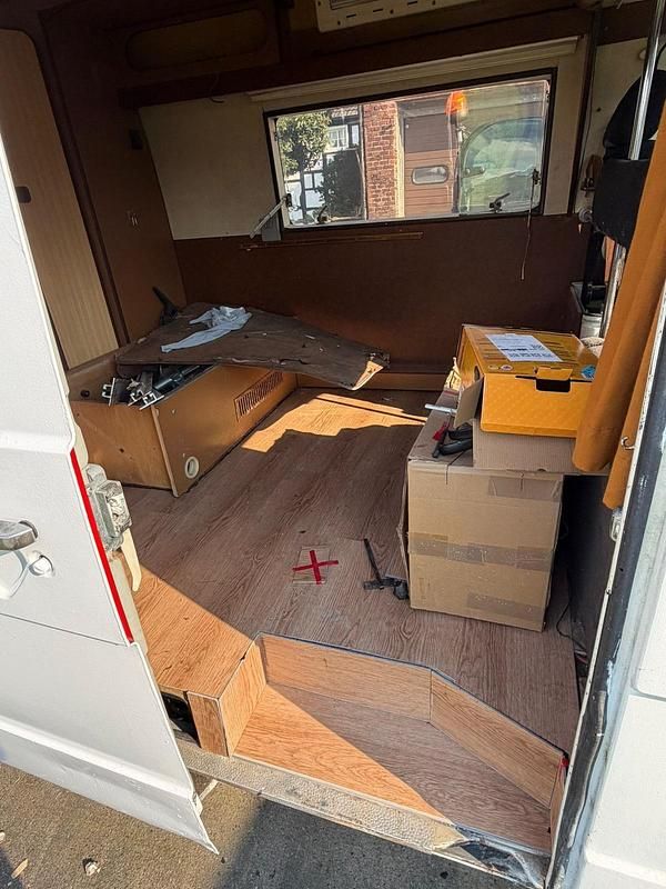 Second-hand VW LT 75 CP (55 kW) 1978 Alb Berlinǎ