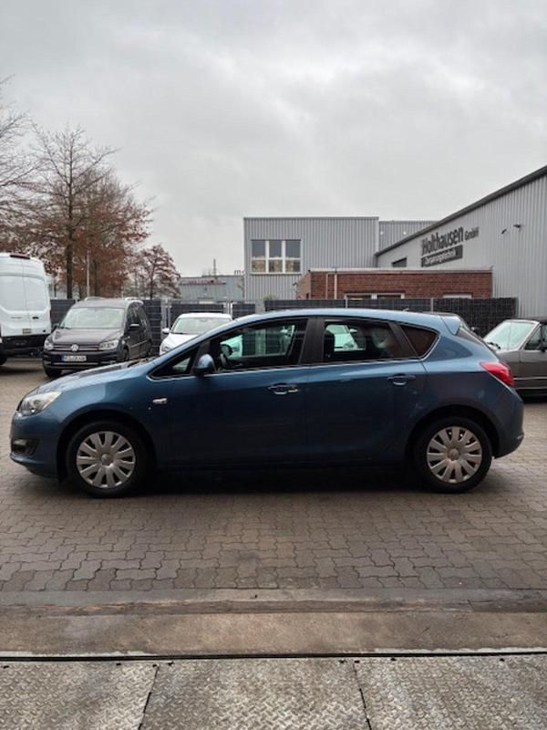 Gebraucht Opel Astra 115 PS (84 kW) 2014 Blau Kleinwagen