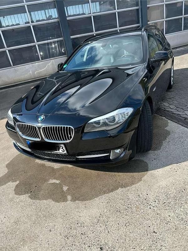 Schwarz Gebraucht 2013 BMW 520 Kombi | 13.400 € (Fairer Preis) - Bild 1/4