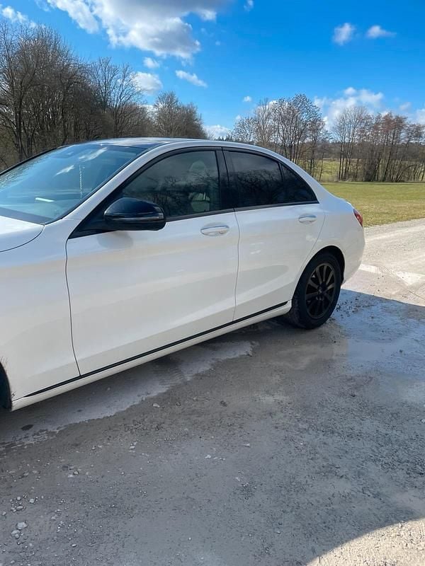 Gebraucht Mercedes C200 150 PS (110 kW) 2019 Weiß Limousine