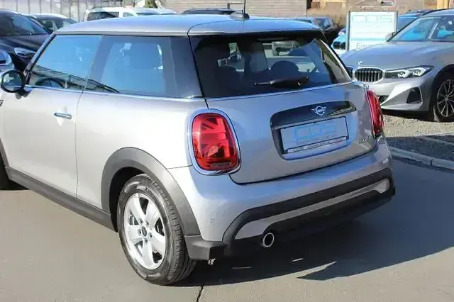 Gebraucht Mini Cooper Essential 136 PS (100 kW) 2023 Melting silver iii Kleinwagen