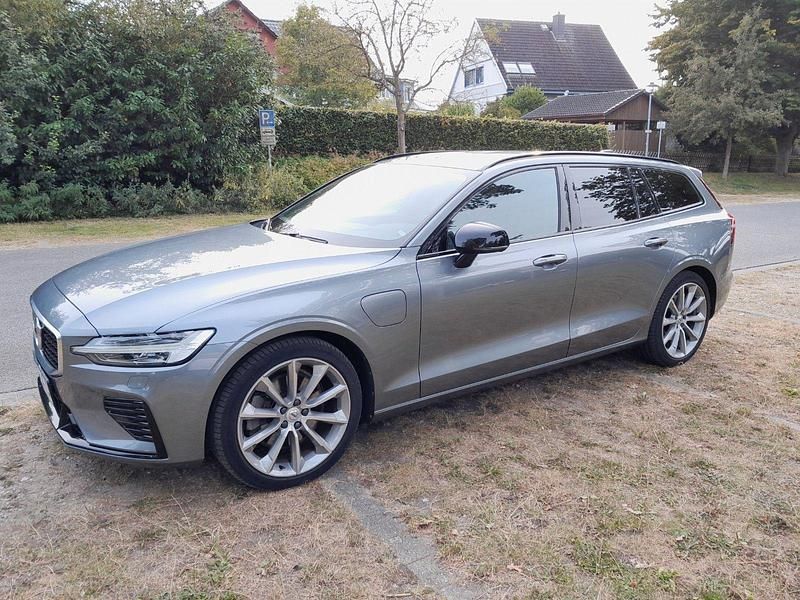 Grau Gebraucht 2020 Volvo V60 R-Design Kombi | 29.800 € (Superpreis) - Bild 1/4