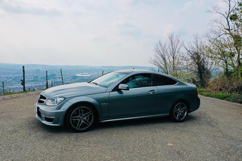Grau Gebraucht 2012 Mercedes C63 AMG AMG Coupé | 38.900 € - Bild 1/4